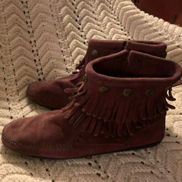 EUC Minnetonka Maroon Burgundy Leather Double Fringe Side Zip Moccasins size 9 - Picture 2 of 6